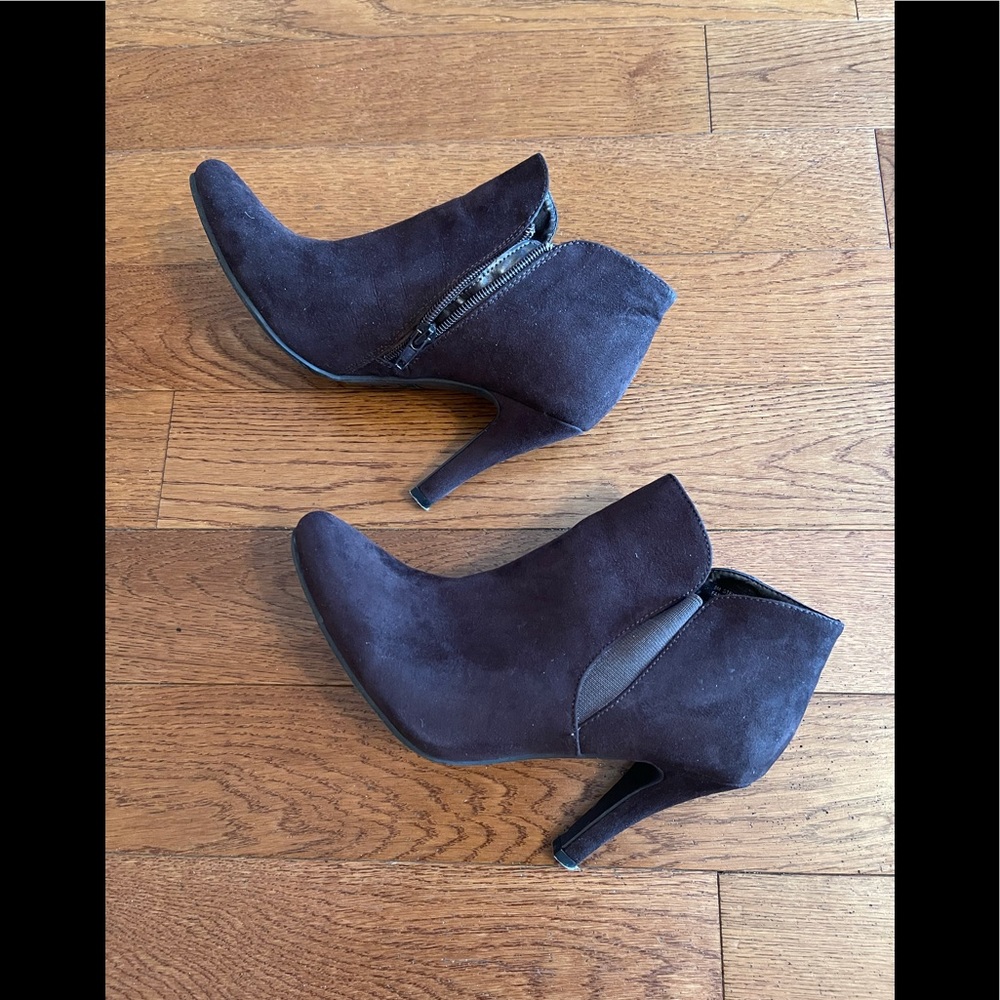 Suede ankle boots, 2 inches heels, like brand new, hardly used, size 8